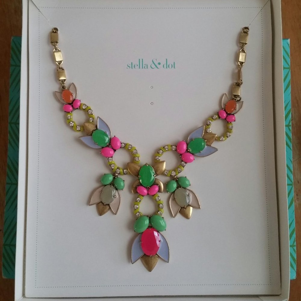 STELLA & DOT TROPICANA FLOWER CLUSTER ENAMEL CHUNK